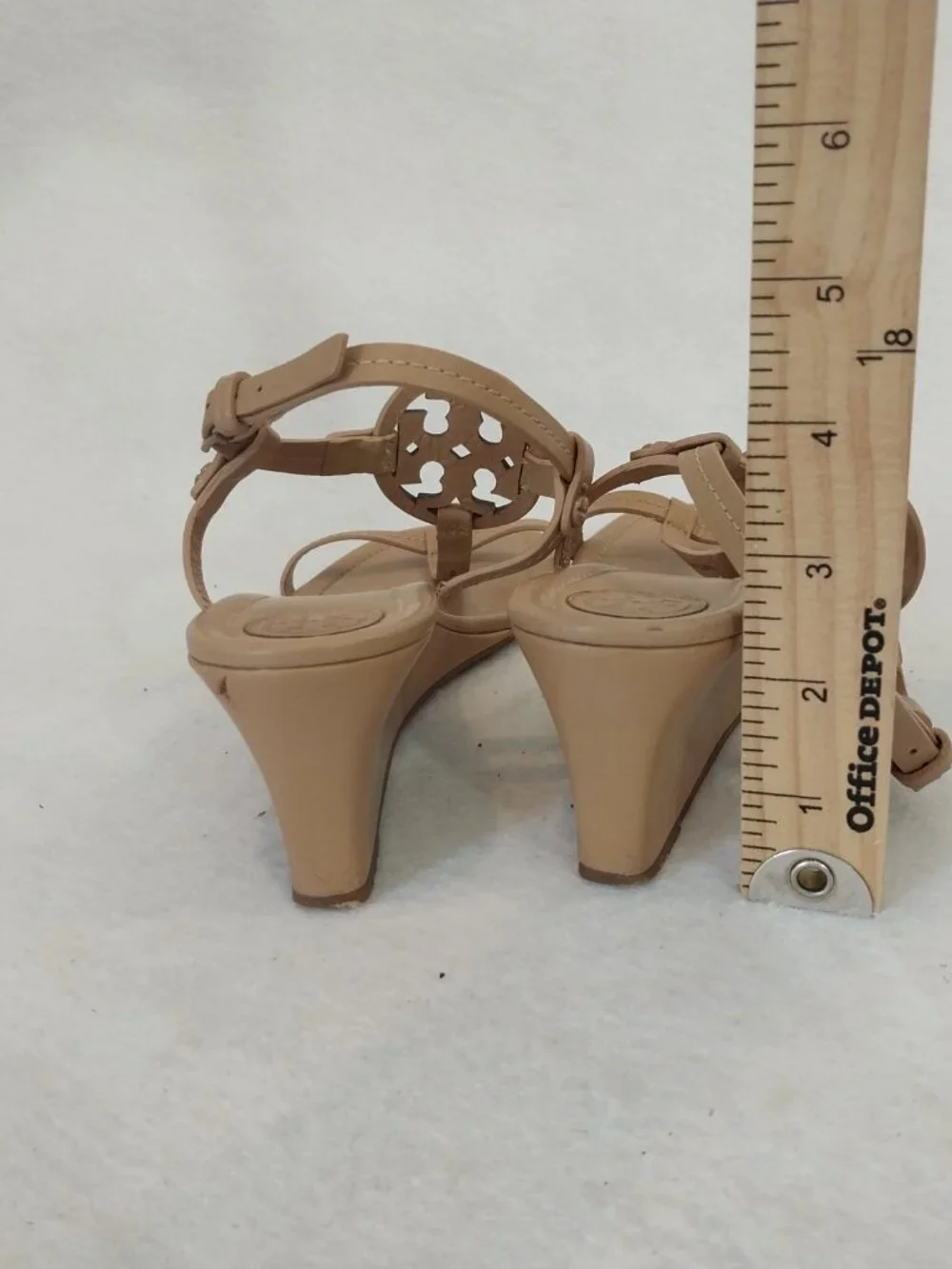 Tory Burch Wedge Sandals 7.5 Miller Beige Nude Leather T-Strap Logo Medallion